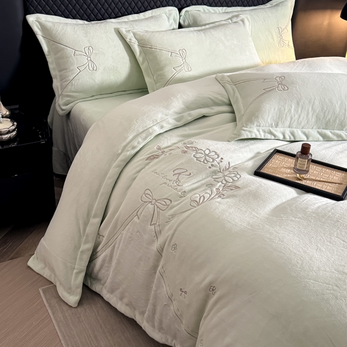 91家纺网 家纺一手货源 找家纺 保罗圣迪奥 2025新款230克全消光牛奶绒四件套-沐夏 沐夏-绿色