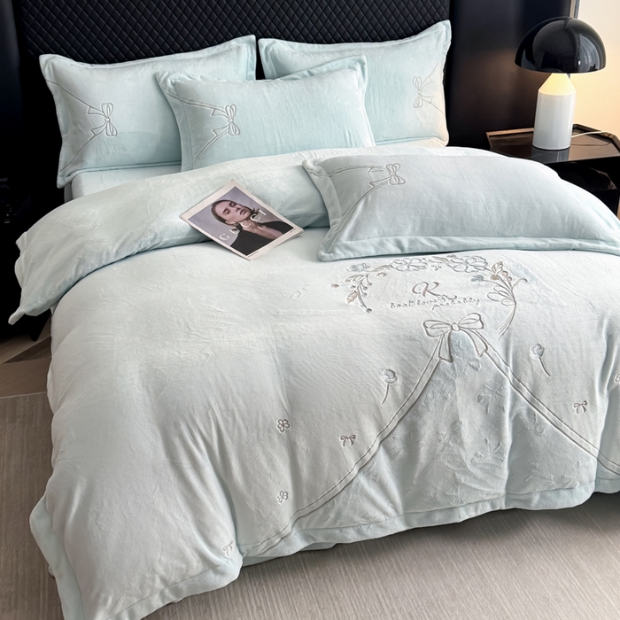 91家纺网 家纺一手货源 找家纺 保罗圣迪奥 2025新款230克全消光牛奶绒四件套-沐夏 沐夏-蓝色