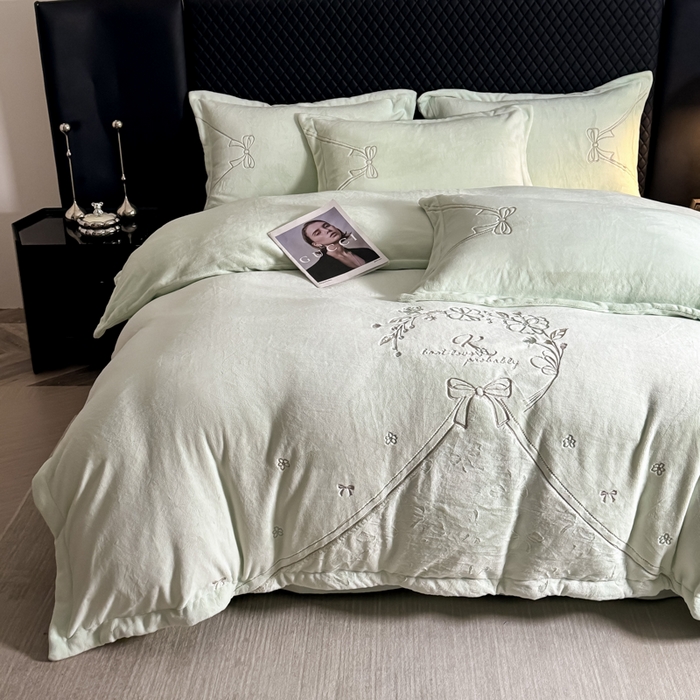 91家纺网 家纺一手货源 找家纺 保罗圣迪奥 2025新款230克全消光牛奶绒四件套-沐夏 沐夏-绿色