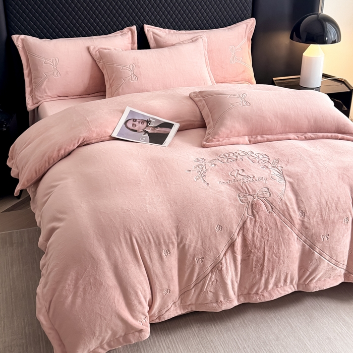 91家纺网 家纺一手货源 找家纺 保罗圣迪奥 2025新款230克全消光牛奶绒四件套-沐夏 沐夏-粉色