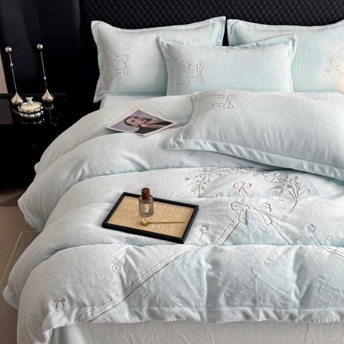 91家纺网 家纺一手货源 找家纺 保罗圣迪奥 2025新款230克全消光牛奶绒四件套-沐夏 沐夏-蓝色