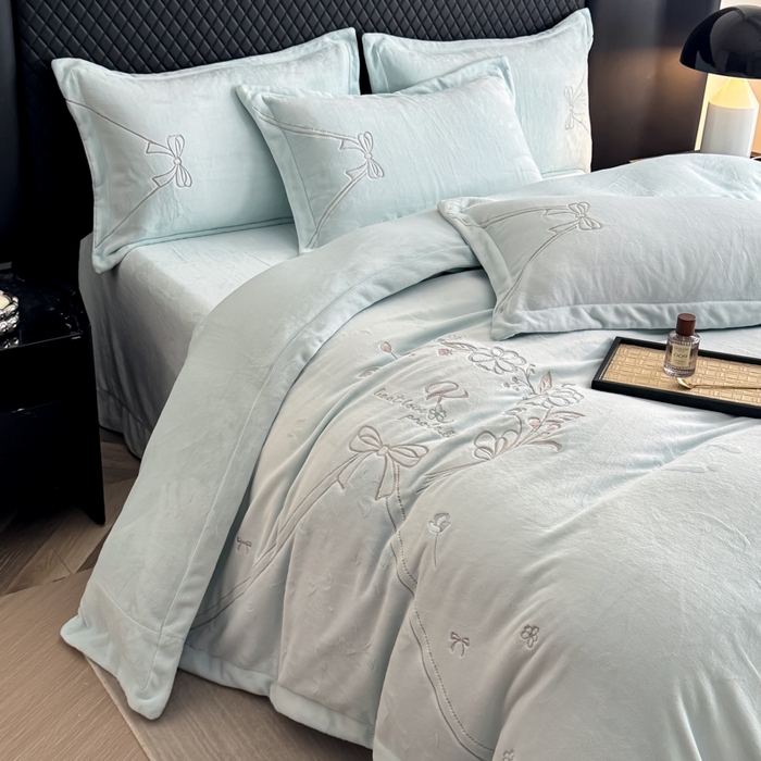 91家纺网 家纺一手货源 找家纺 保罗圣迪奥 2025新款230克全消光牛奶绒四件套-沐夏 沐夏-蓝色