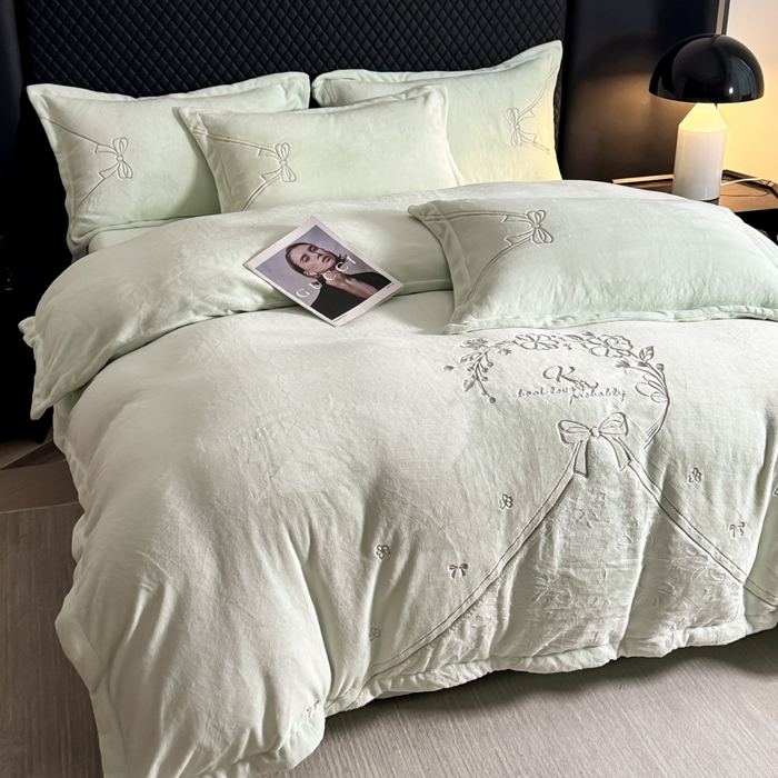 91家纺网 家纺一手货源 找家纺 保罗圣迪奥 2025新款230克全消光牛奶绒四件套-沐夏 沐夏-绿色