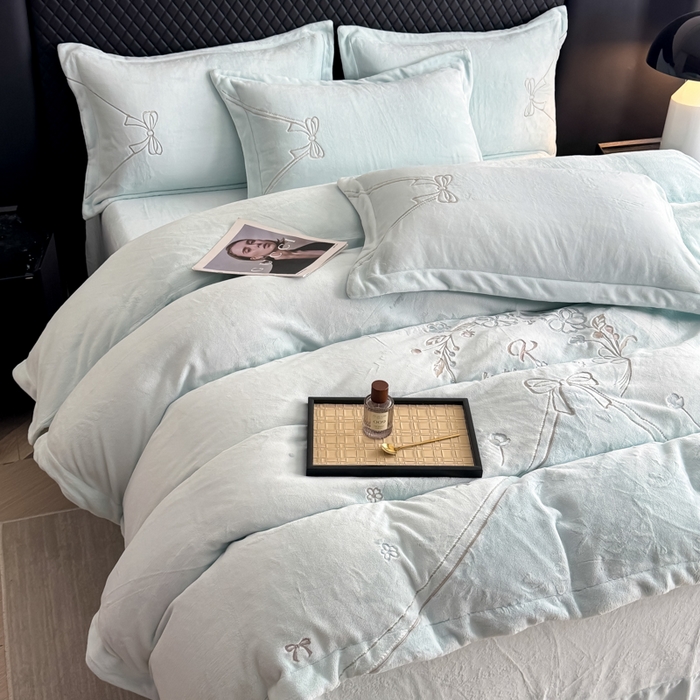 91家纺网 家纺一手货源 找家纺 保罗圣迪奥 2025新款230克全消光牛奶绒四件套-沐夏 沐夏-蓝色