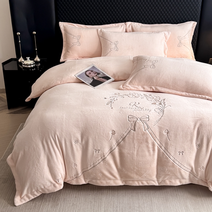 91家纺网 家纺一手货源 找家纺 保罗圣迪奥 2025新款230克全消光牛奶绒四件套-沐夏 沐夏-浅粉