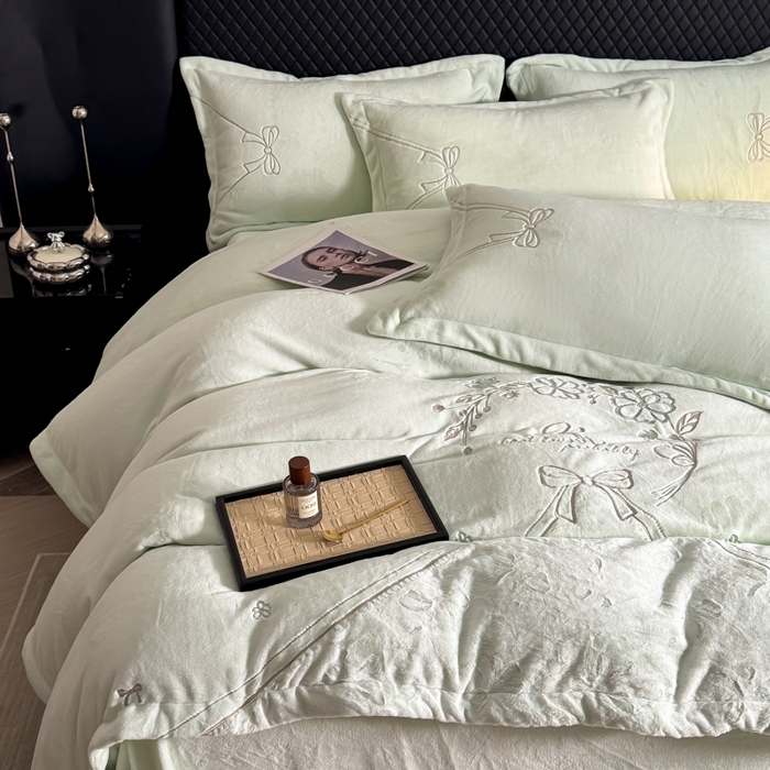 91家纺网 家纺一手货源 找家纺 保罗圣迪奥 2025新款230克全消光牛奶绒四件套-沐夏 沐夏-绿色