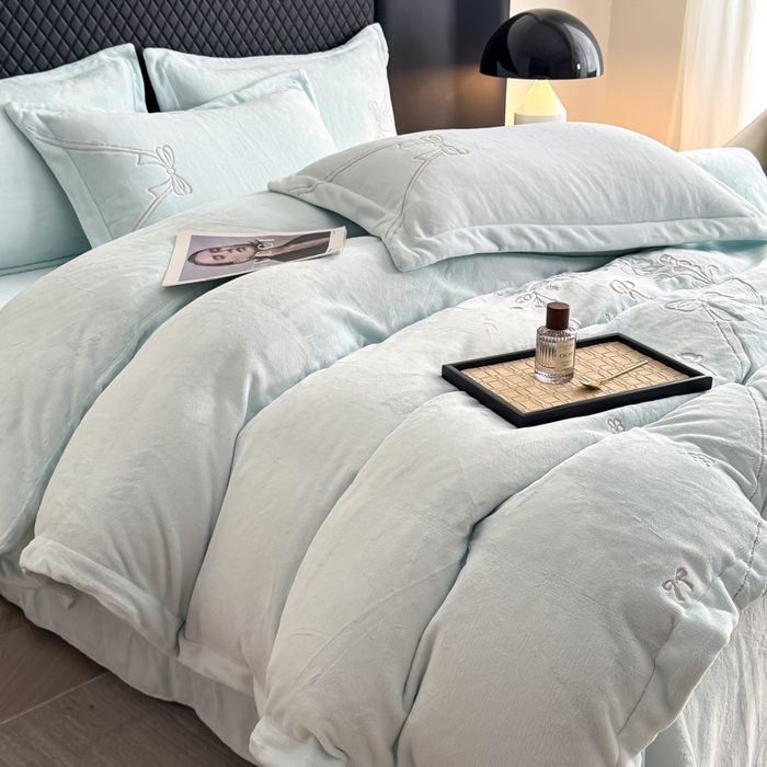 91家纺网 家纺一手货源 找家纺 保罗圣迪奥 2025新款230克全消光牛奶绒四件套-沐夏 沐夏-蓝色