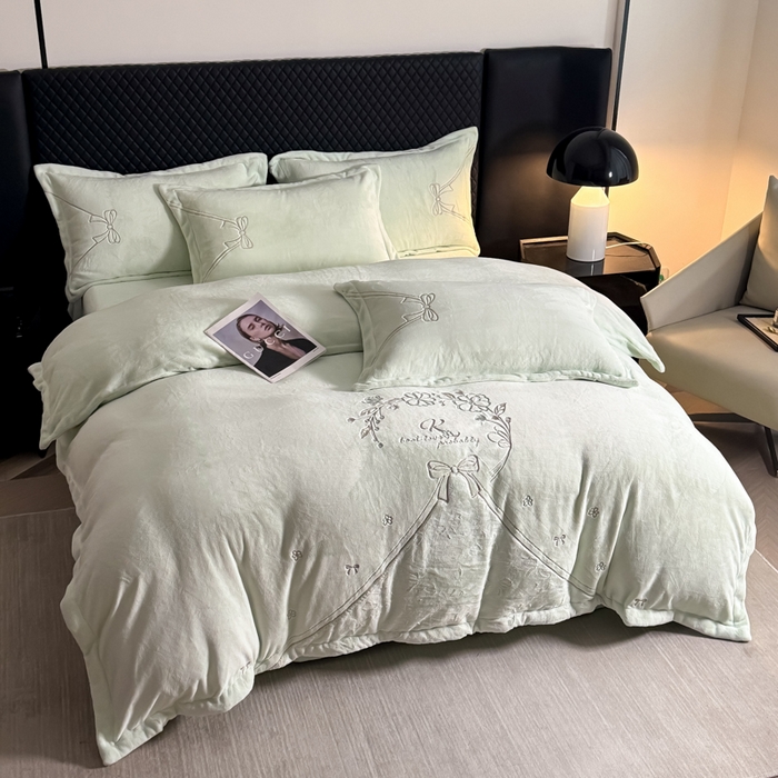 91家纺网 家纺一手货源 找家纺 保罗圣迪奥 2025新款230克全消光牛奶绒四件套-沐夏 沐夏-绿色