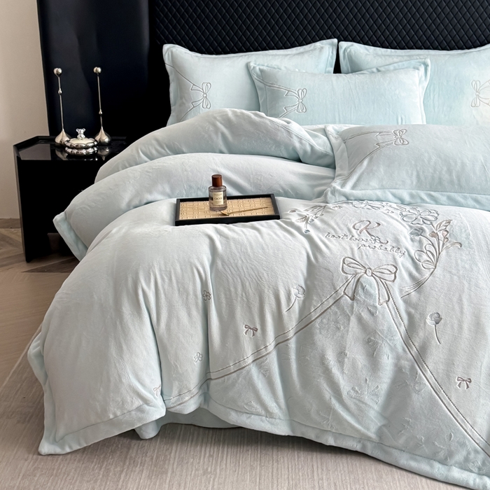 91家纺网 家纺一手货源 找家纺 保罗圣迪奥 2025新款230克全消光牛奶绒四件套-沐夏 沐夏-蓝色