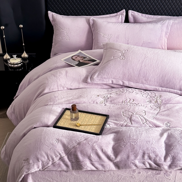 91家纺网 家纺一手货源 找家纺 保罗圣迪奥 2025新款230克全消光牛奶绒四件套-沐夏 沐夏-紫色