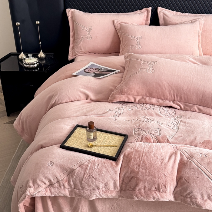 91家纺网 家纺一手货源 找家纺 保罗圣迪奥 2025新款230克全消光牛奶绒四件套-沐夏 沐夏-粉色