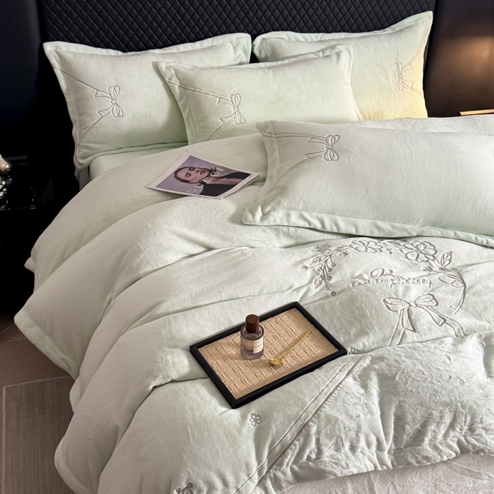 91家纺网 家纺一手货源 找家纺 保罗圣迪奥 2025新款230克全消光牛奶绒四件套-沐夏 沐夏-绿色