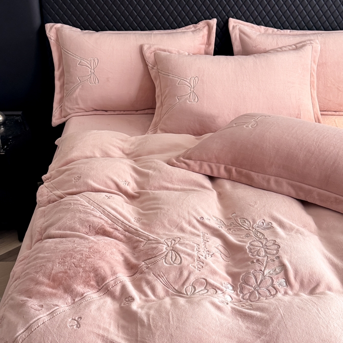 91家纺网 家纺一手货源 找家纺 保罗圣迪奥 2025新款230克全消光牛奶绒四件套-沐夏 沐夏-粉色