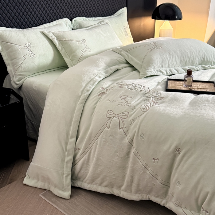 91家纺网 家纺一手货源 找家纺 保罗圣迪奥 2025新款230克全消光牛奶绒四件套-沐夏 沐夏-绿色