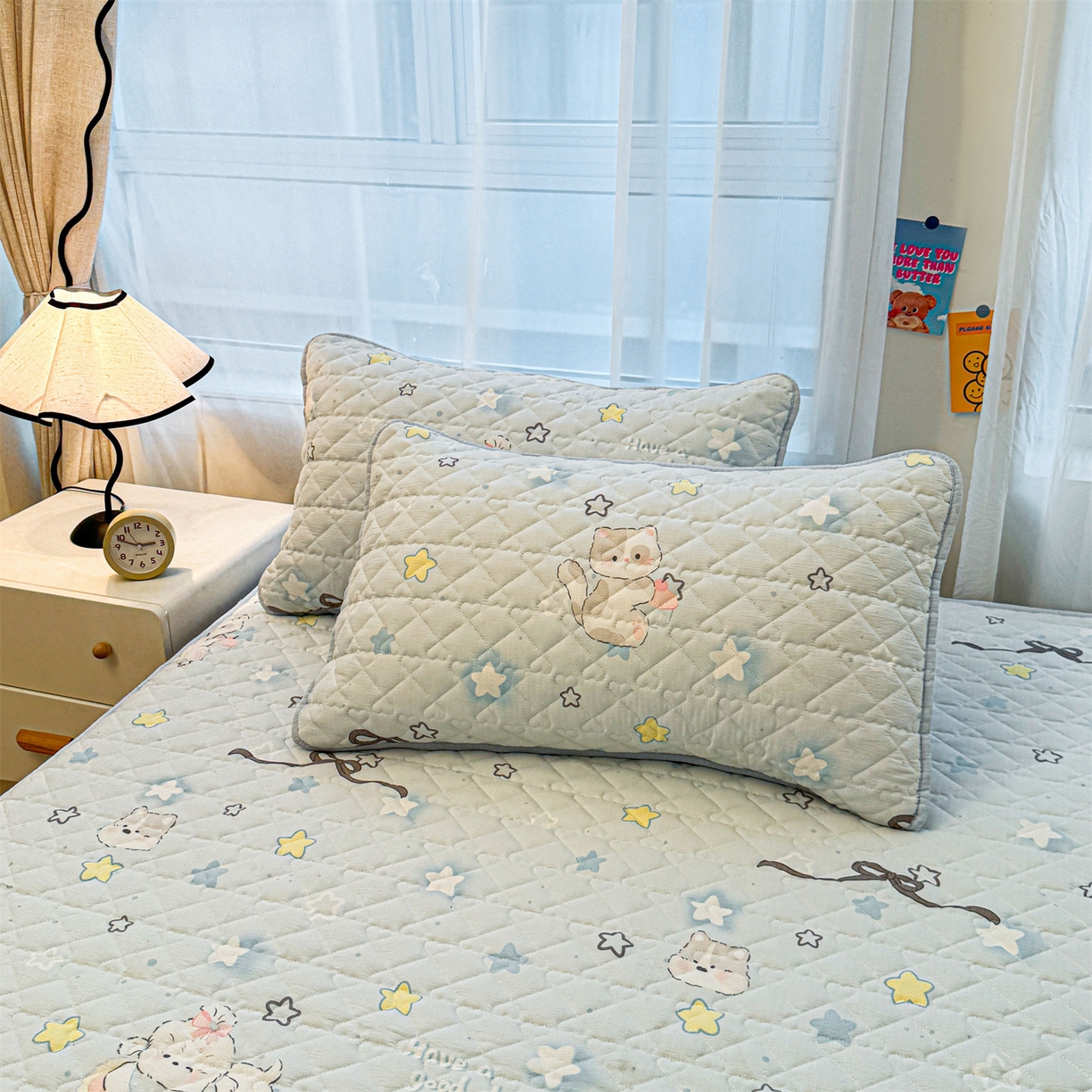 91家纺网 家纺一手货源 找家纺 雯豆家纺 2025新款复古风皱皱棉印花夹棉床笠三件套加厚床垫保护套 蝴蝶结小猫