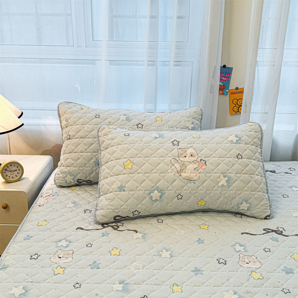 91家纺网 家纺一手货源 找家纺 雯豆家纺 2025新款复古风皱皱棉印花夹棉床笠三件套加厚床垫保护套 蝴蝶结小猫