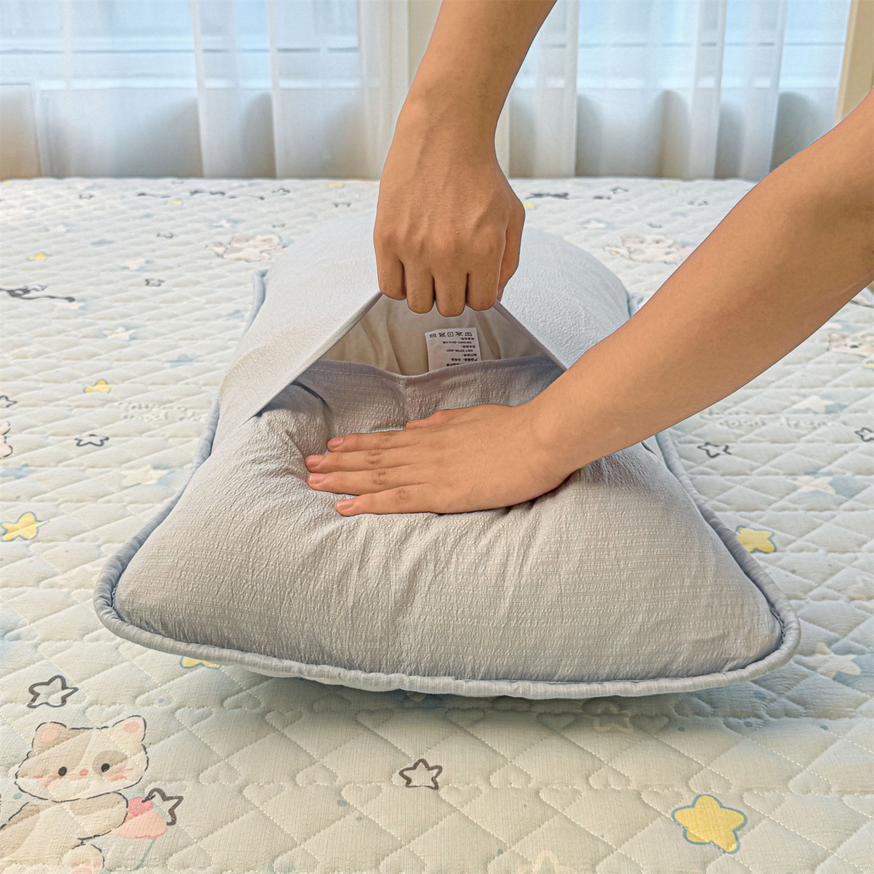 91家纺网 家纺一手货源 找家纺 雯豆家纺 2025新款复古风皱皱棉印花夹棉床笠三件套加厚床垫保护套 蝴蝶结小猫