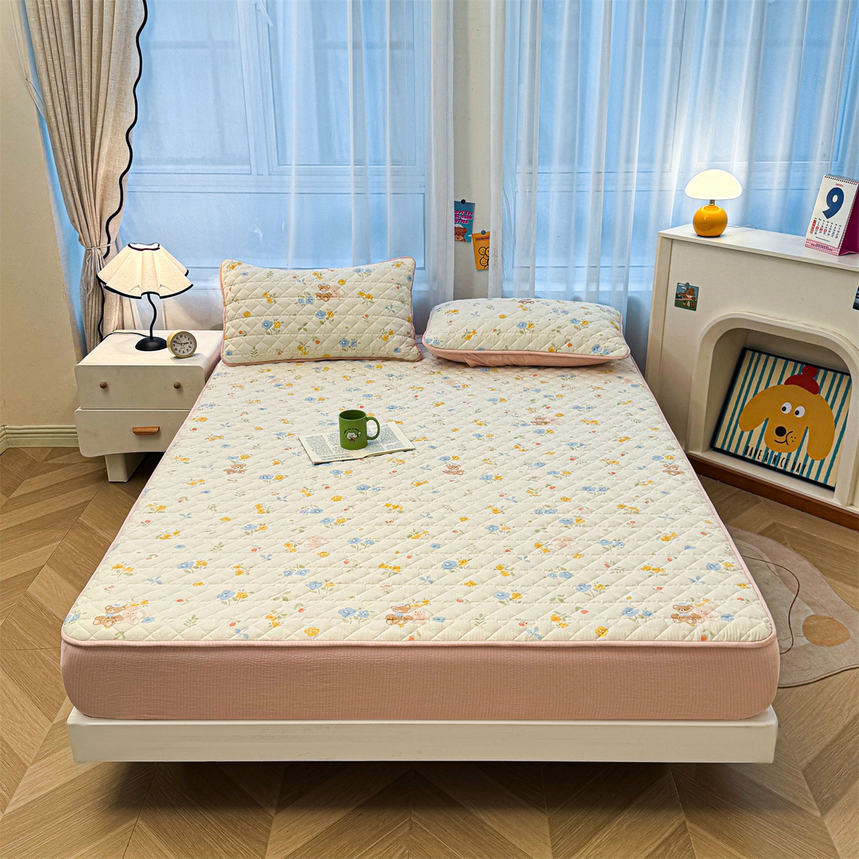 91家纺网 家纺一手货源 找家纺 雯豆家纺 2025新款复古风皱皱棉印花夹棉床笠三件套加厚床垫保护套 花小愈