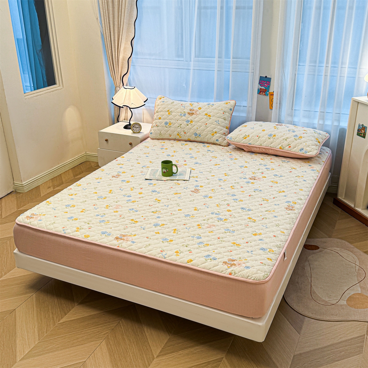 91家纺网 家纺一手货源 找家纺 雯豆家纺 2025新款复古风皱皱棉印花夹棉床笠三件套加厚床垫保护套 花小愈