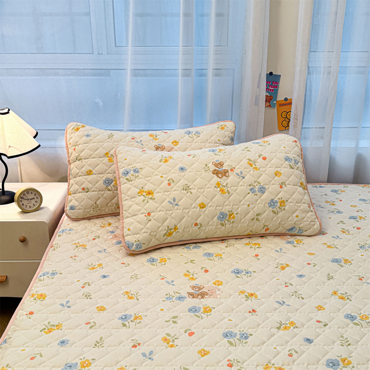 91家纺网 家纺一手货源 找家纺 雯豆家纺 2025新款复古风皱皱棉印花夹棉床笠三件套加厚床垫保护套 花小愈