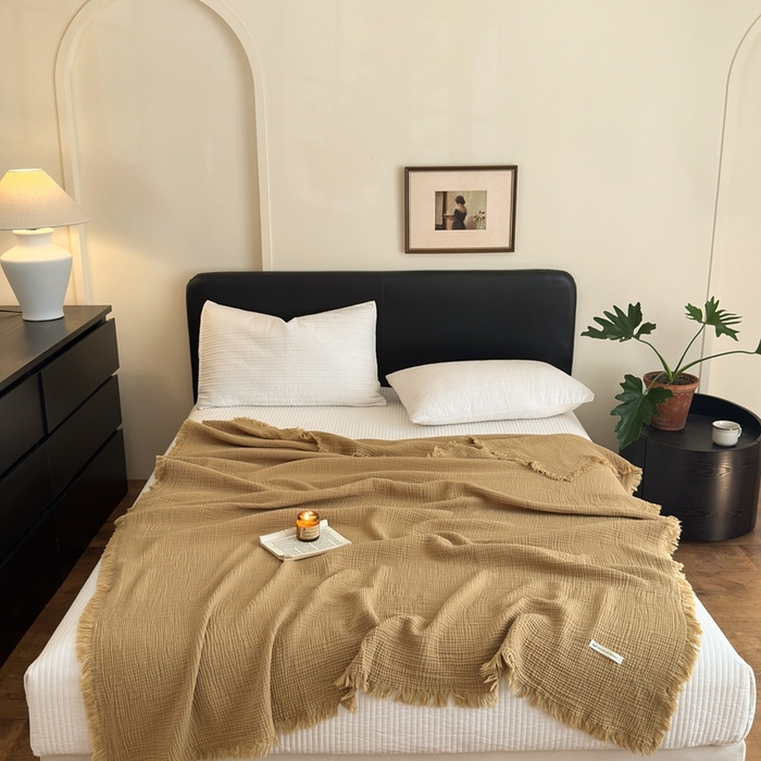 91家纺网 家纺一手货源 找家纺 小叮当家纺仓储工厂店 2025新款全棉纯棉四层纱皱皱流苏毯毛毯毯子 皱皱纱-太妃糖色