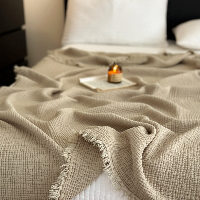 91家纺网 家纺一手货源 找家纺 小叮当家纺仓储工厂店 2025新款全棉纯棉四层纱皱皱流苏毯毛毯毯子 皱皱纱-羊驼色