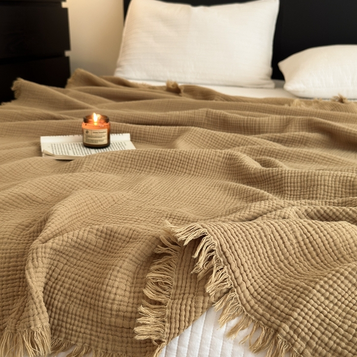 91家纺网 家纺一手货源 找家纺 小叮当家纺仓储工厂店 2025新款全棉纯棉四层纱皱皱流苏毯毛毯毯子 皱皱纱-太妃糖色