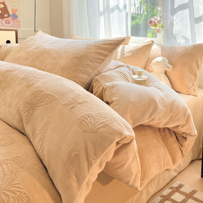 91家纺网 家纺一手货源 找家纺 （总）绘萱家居 2025新款高克重雕花雕印纯色牛奶绒四件套双拼法莱绒珊瑚绒