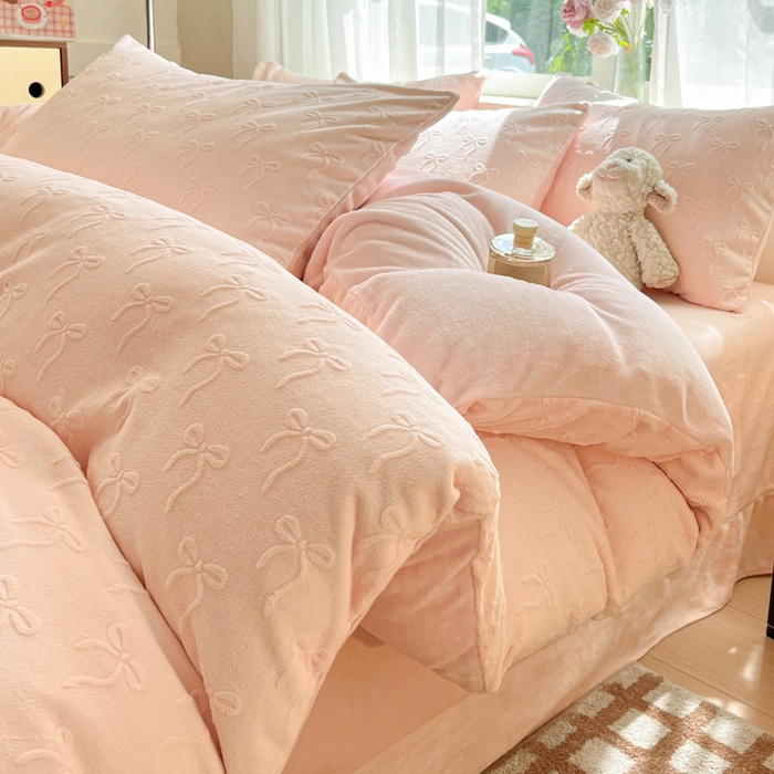 91家纺网 家纺一手货源 找家纺 （总）绘萱家居 2025新款高克重雕花雕印纯色牛奶绒四件套双拼法莱绒珊瑚绒