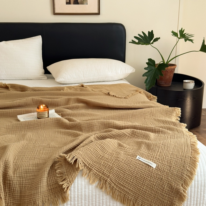 91家纺网 家纺一手货源 找家纺 小叮当家纺仓储工厂店 2025新款全棉纯棉四层纱皱皱流苏毯毛毯毯子 皱皱纱-太妃糖色