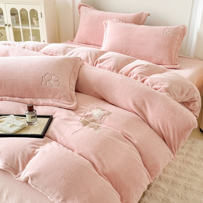 91家纺网 家纺一手货源 找家纺 （总）保罗圣迪奥 2025新款230克全消光牛奶绒四件套-如梦花期