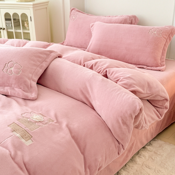 91家纺网 家纺一手货源 找家纺 保罗圣迪奥 2025新款230克全消光牛奶绒四件套-如梦花期 如梦花期-粉色