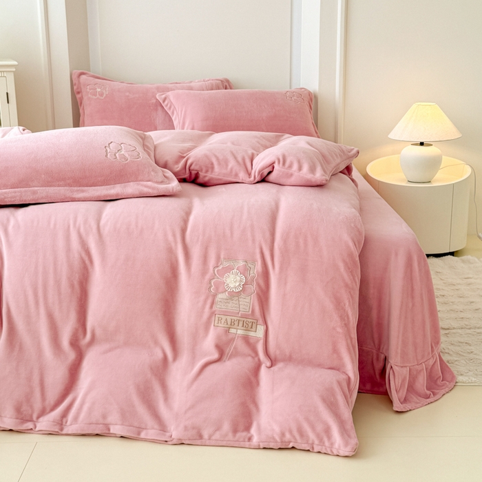 91家纺网 家纺一手货源 找家纺 保罗圣迪奥 2025新款230克全消光牛奶绒四件套-如梦花期 如梦花期-粉色