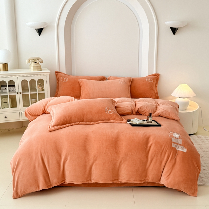 91家纺网 家纺一手货源 找家纺 保罗圣迪奥 2025新款230克全消光牛奶绒四件套-如梦花期 如梦花期-橘色
