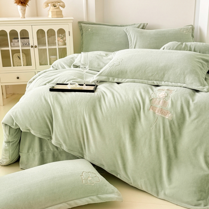 91家纺网 家纺一手货源 找家纺 保罗圣迪奥 2025新款230克全消光牛奶绒四件套-如梦花期 如梦花期-绿色