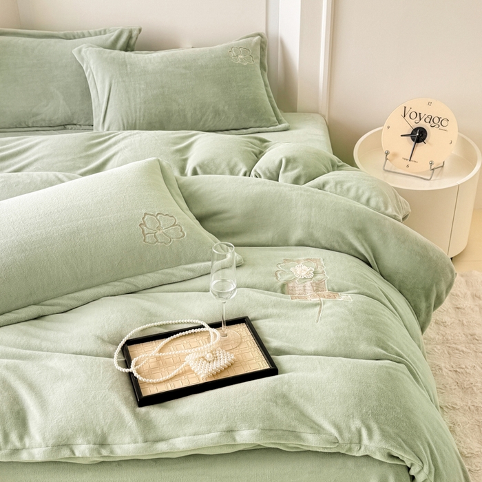 91家纺网 家纺一手货源 找家纺 保罗圣迪奥 2025新款230克全消光牛奶绒四件套-如梦花期 如梦花期-绿色