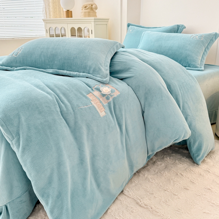 91家纺网 家纺一手货源 找家纺 保罗圣迪奥 2025新款230克全消光牛奶绒四件套-如梦花期 如梦花期-蓝色