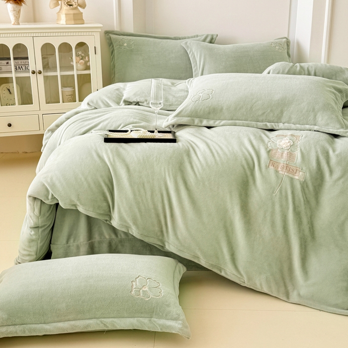 91家纺网 家纺一手货源 找家纺 保罗圣迪奥 2025新款230克全消光牛奶绒四件套-如梦花期 如梦花期-绿色