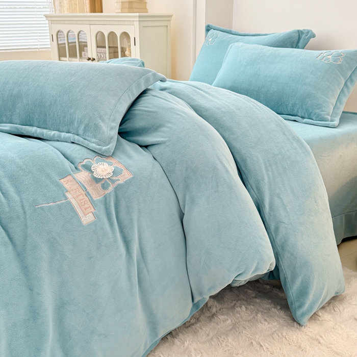 91家纺网 家纺一手货源 找家纺 保罗圣迪奥 2025新款230克全消光牛奶绒四件套-如梦花期 如梦花期-蓝色