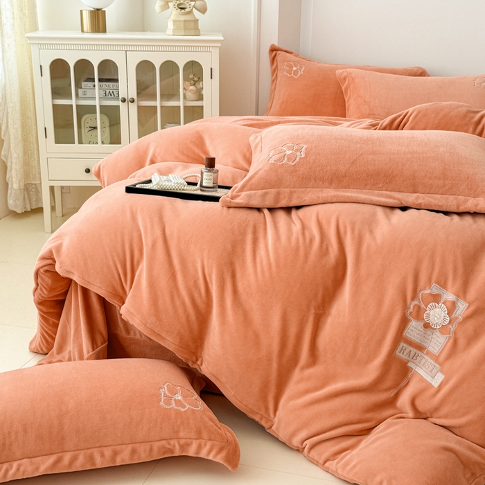 91家纺网 家纺一手货源 找家纺 保罗圣迪奥 2025新款230克全消光牛奶绒四件套-如梦花期 如梦花期-橘色