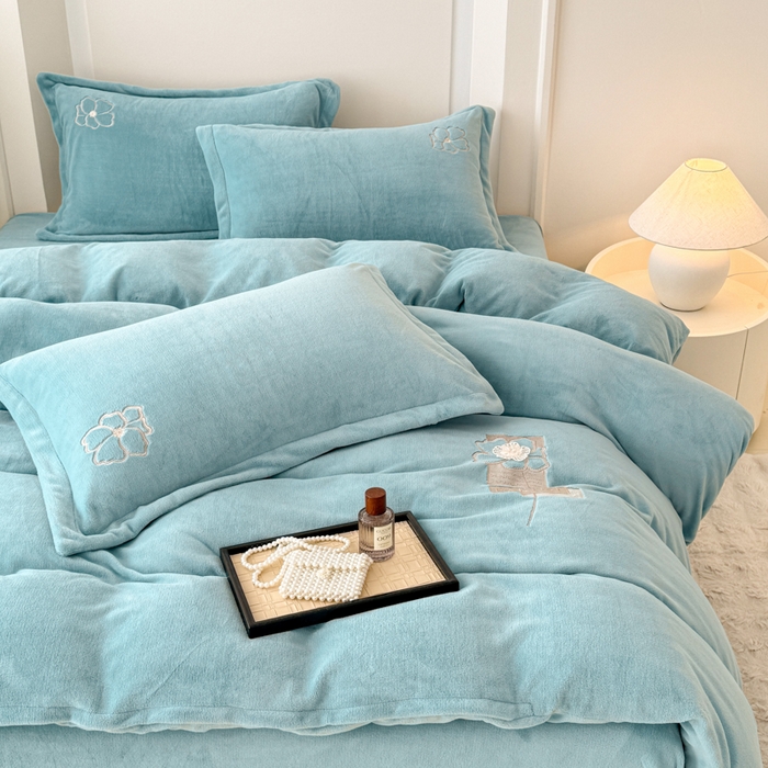 91家纺网 家纺一手货源 找家纺 保罗圣迪奥 2025新款230克全消光牛奶绒四件套-如梦花期 如梦花期-蓝色