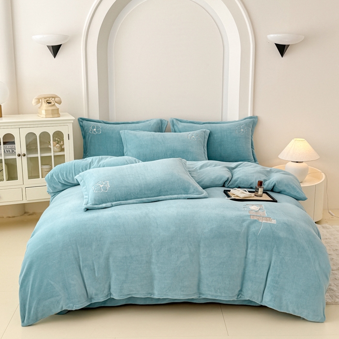 91家纺网 家纺一手货源 找家纺 保罗圣迪奥 2025新款230克全消光牛奶绒四件套-如梦花期 如梦花期-蓝色