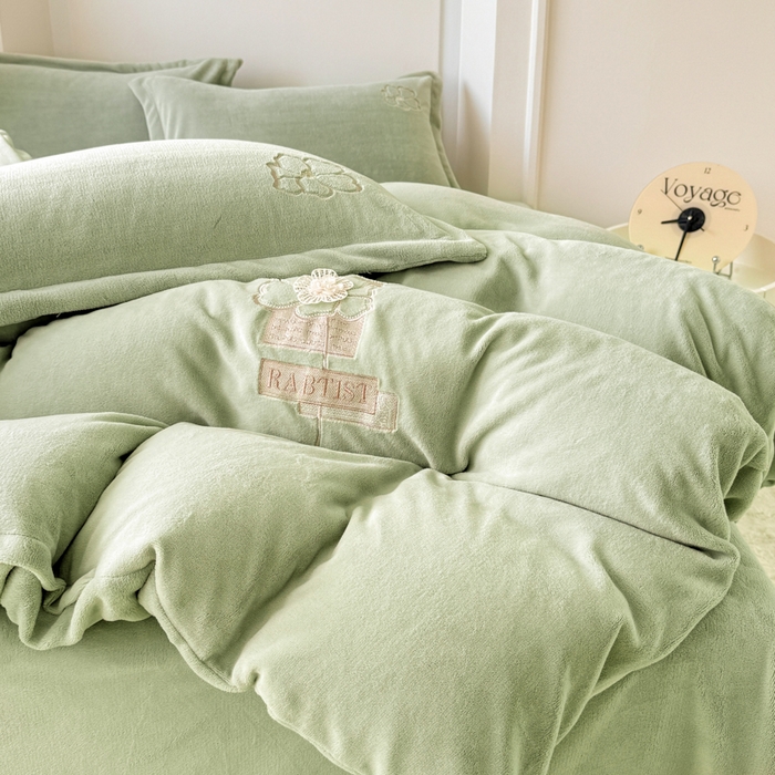 91家纺网 家纺一手货源 找家纺 保罗圣迪奥 2025新款230克全消光牛奶绒四件套-如梦花期 如梦花期-绿色