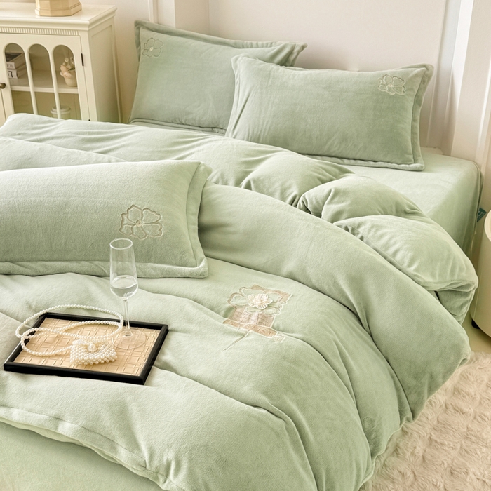 91家纺网 家纺一手货源 找家纺 保罗圣迪奥 2025新款230克全消光牛奶绒四件套-如梦花期 如梦花期-绿色