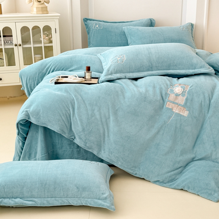91家纺网 家纺一手货源 找家纺 保罗圣迪奥 2025新款230克全消光牛奶绒四件套-如梦花期 如梦花期-蓝色