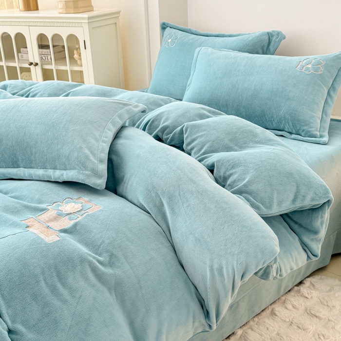 91家纺网 家纺一手货源 找家纺 保罗圣迪奥 2025新款230克全消光牛奶绒四件套-如梦花期 如梦花期-蓝色