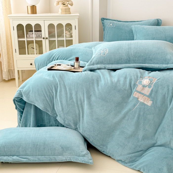 91家纺网 家纺一手货源 找家纺 保罗圣迪奥 2025新款230克全消光牛奶绒四件套-如梦花期 如梦花期-蓝色