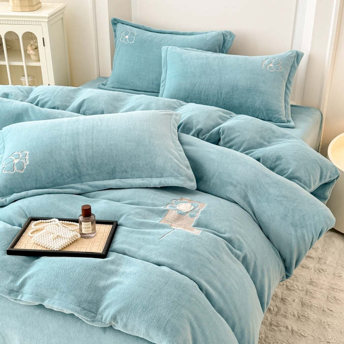 91家纺网 家纺一手货源 找家纺 保罗圣迪奥 2025新款230克全消光牛奶绒四件套-如梦花期 如梦花期-蓝色