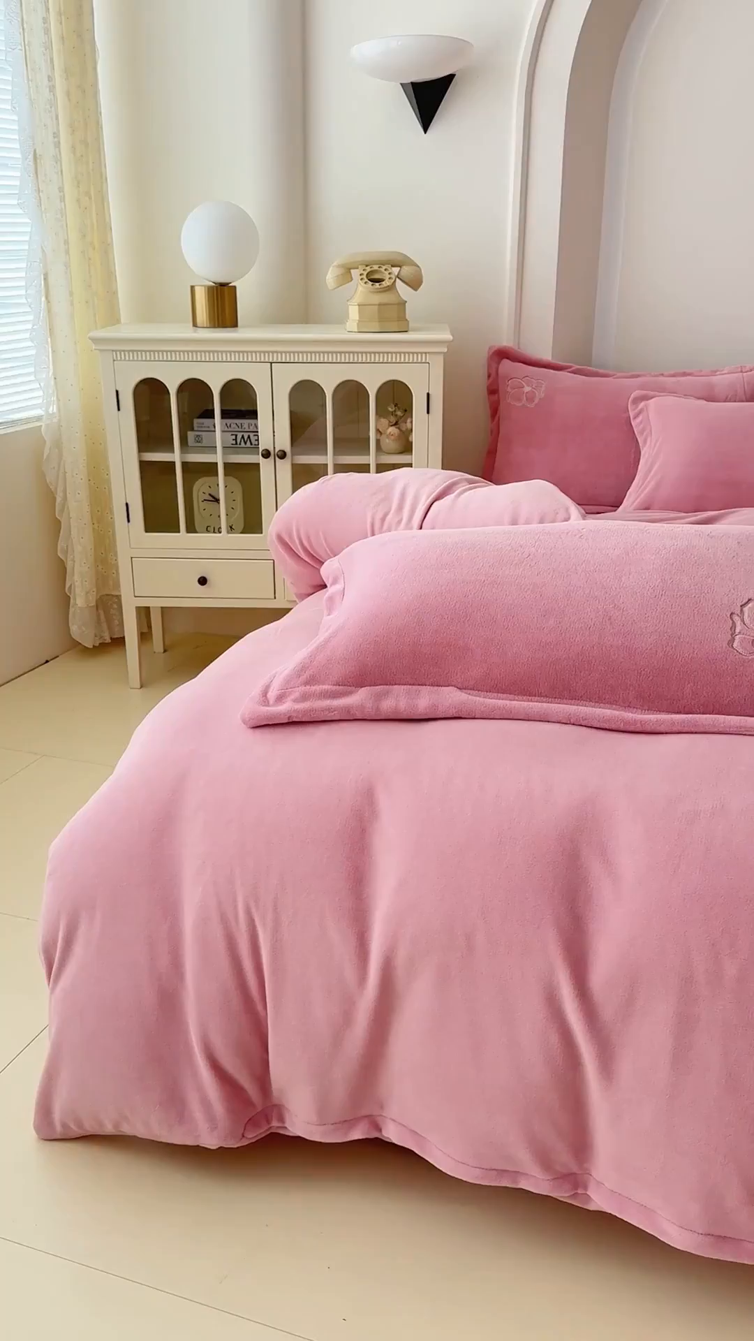 91家纺网 家纺一手货源 找家纺 保罗圣迪奥 2025新款230克全消光牛奶绒四件套-如梦花期 如梦花期-粉色