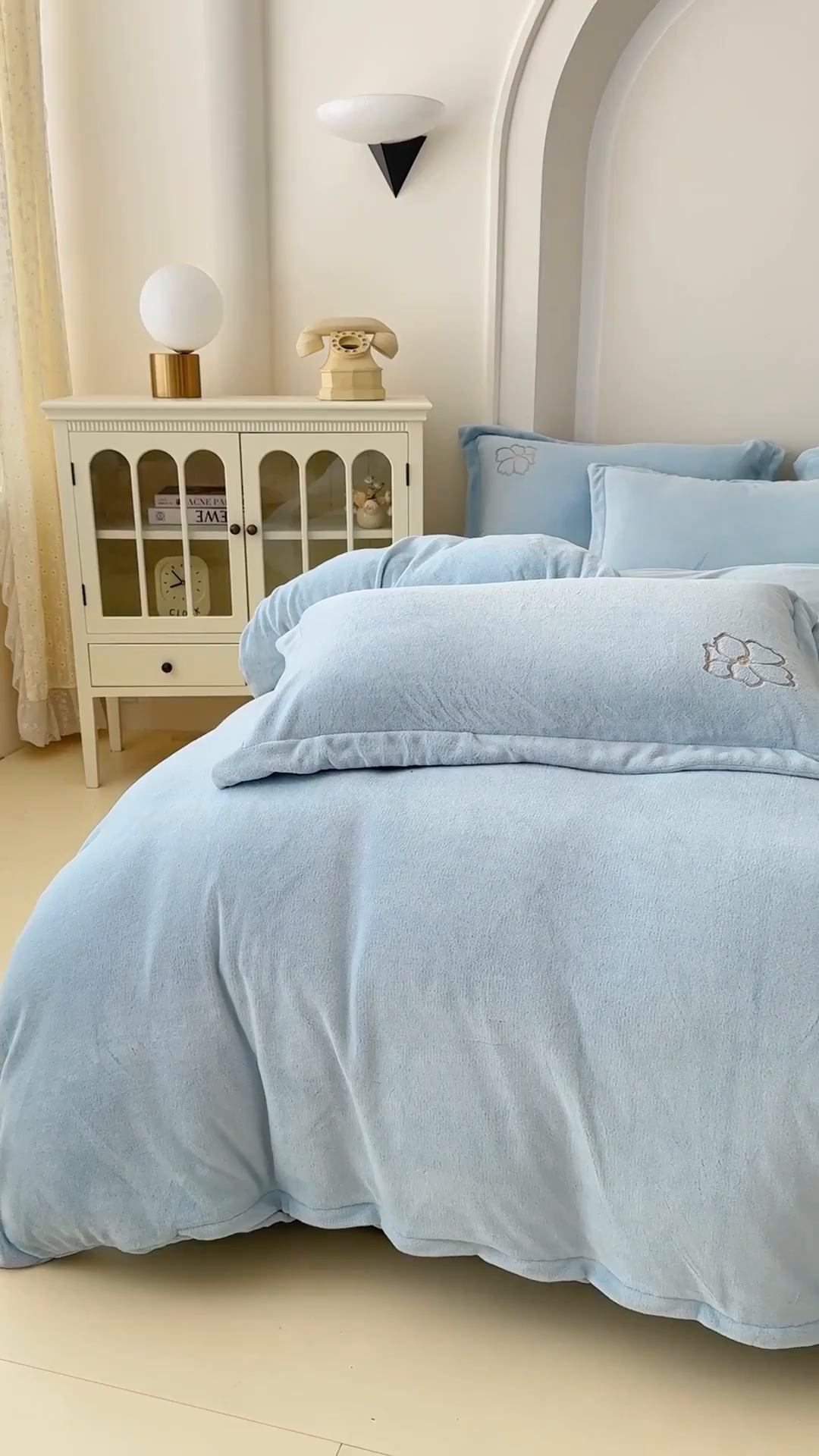 91家纺网 家纺一手货源 找家纺 保罗圣迪奥 2025新款230克全消光牛奶绒四件套-如梦花期 如梦花期-浅蓝色